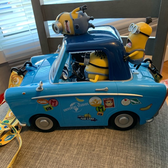 Universal Studios Despicable Me Minions car popcorn bucket - Picture 1 of 7